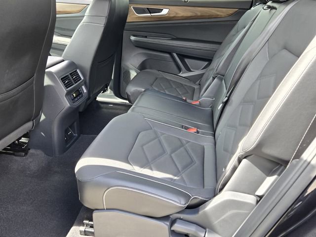 Used 2024 Volkswagen Atlas SE image 11