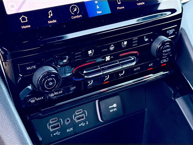 Used 2025 Jeep Grand Cherokee Overland AWD/4WD image 17