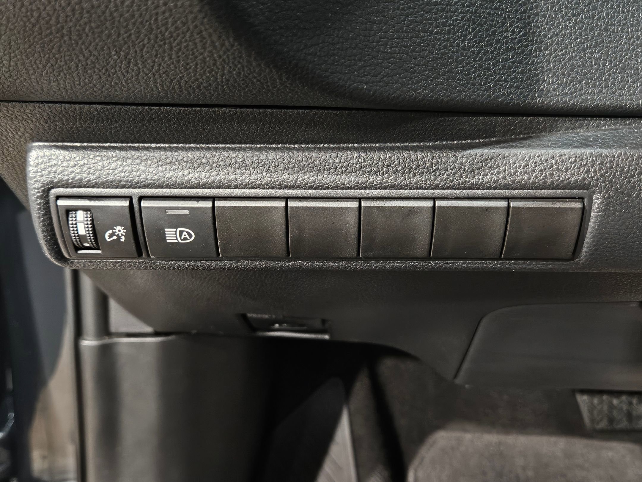 Used 2025 Toyota Corolla SE image 24