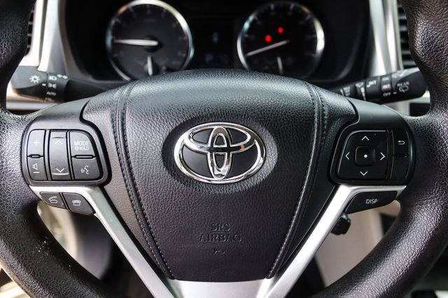 Used 2014 Toyota Highlander LE AWD/4WD image 22