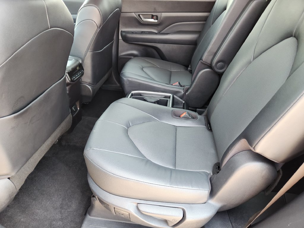Used 2025 Toyota Grand Highlander FWD image 32