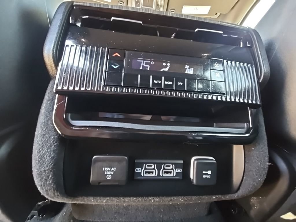 Used 2024 Jeep Wagoneer L Series II w/ Flexible Seating Group image 41