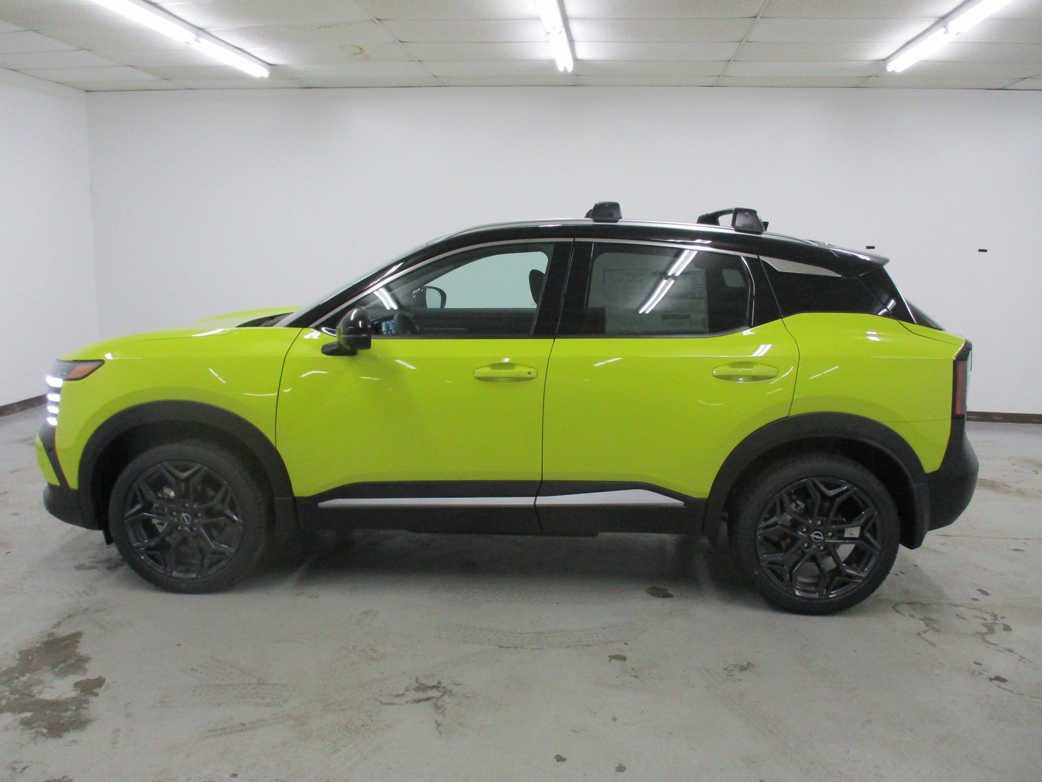 New 2026 Nissan Kicks SR w/ Cold Weather Package AWD/4WD image 8