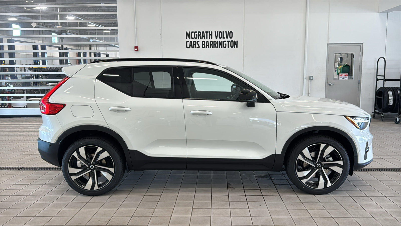 New 2026 Volvo XC40 B5 Plus w/ Protection Package Premier AWD/4WD image 4