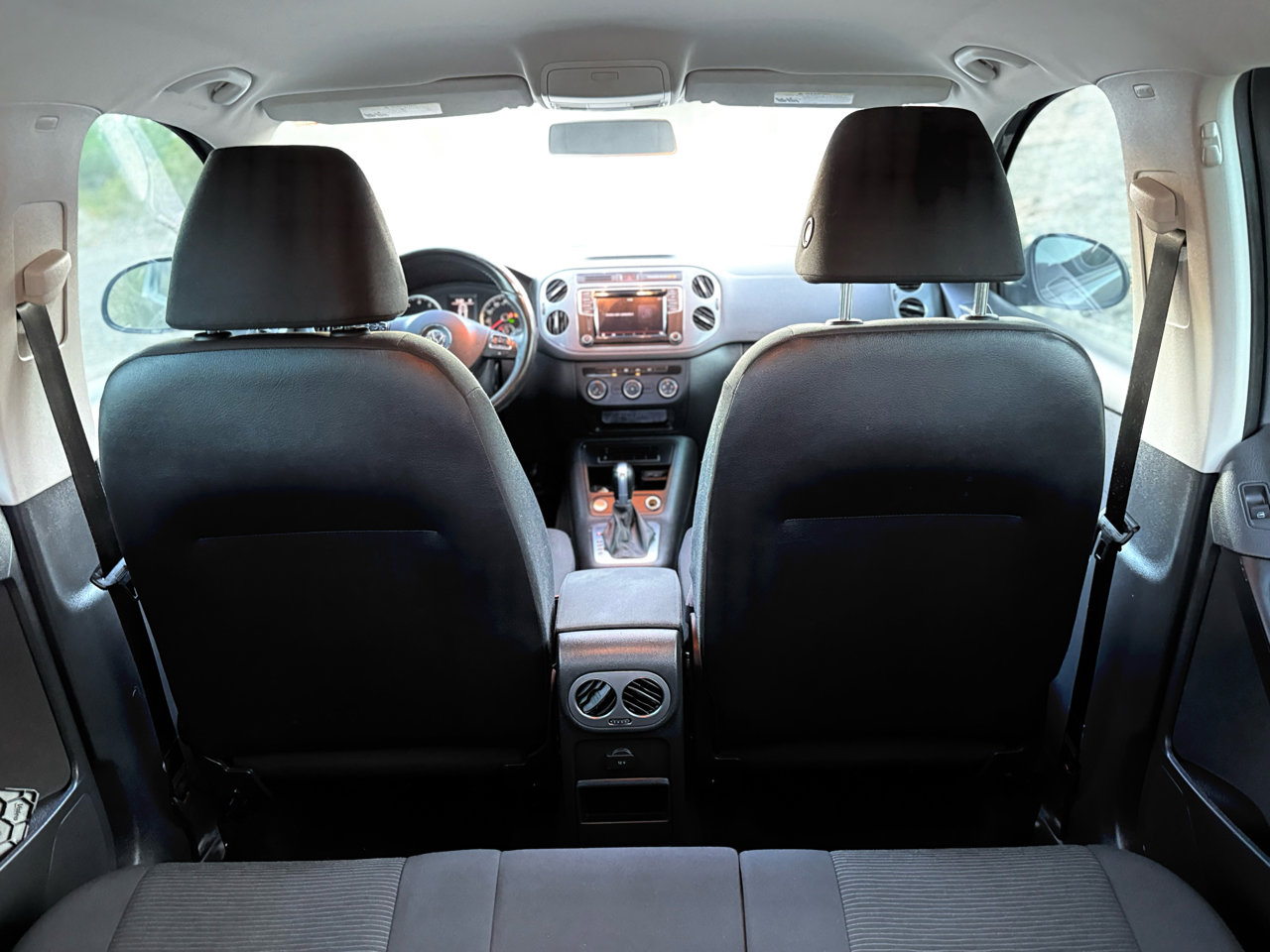 Used 2017 Volkswagen Tiguan Limited w/ Premium Package image 16