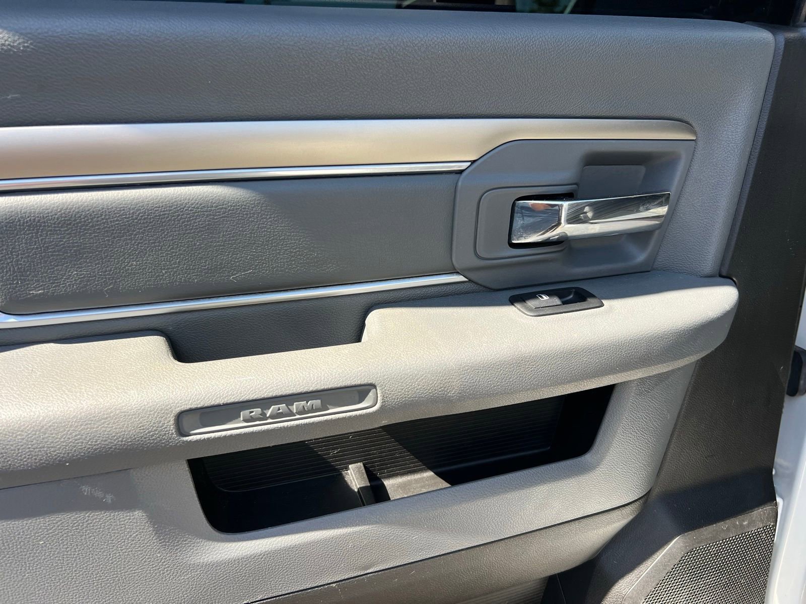 Used 2018 RAM 3500 SLT AWD/4WD image 40