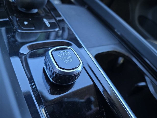 Used 2022 Volvo XC60 B5 Momentum w/ Climate Package image 15