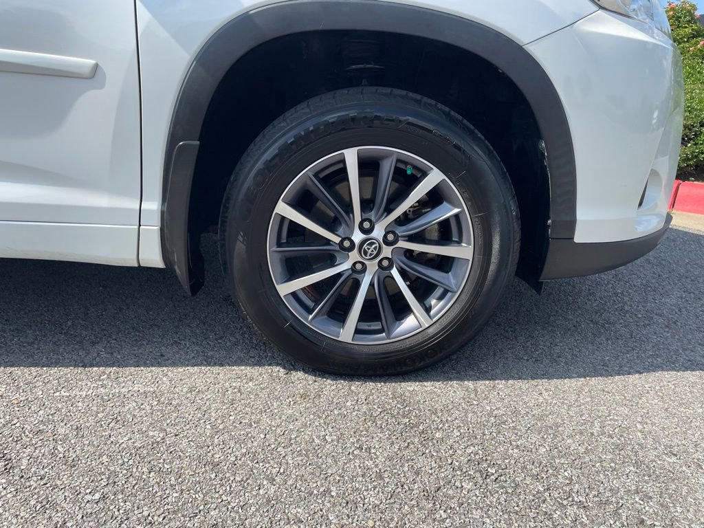 Used 2017 Toyota Highlander XLE FWD image 63