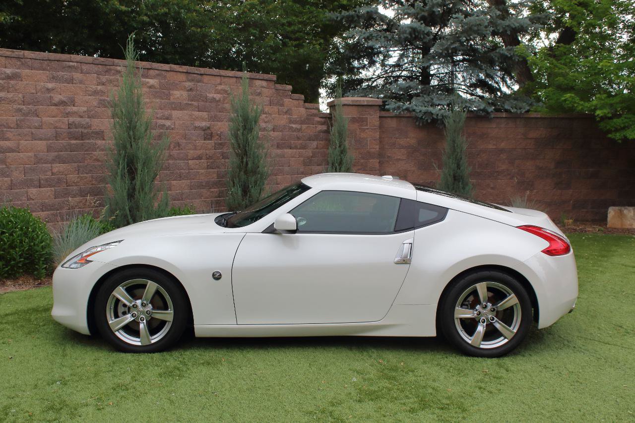 Used 2009 Nissan 370Z Touring RWD image 30
