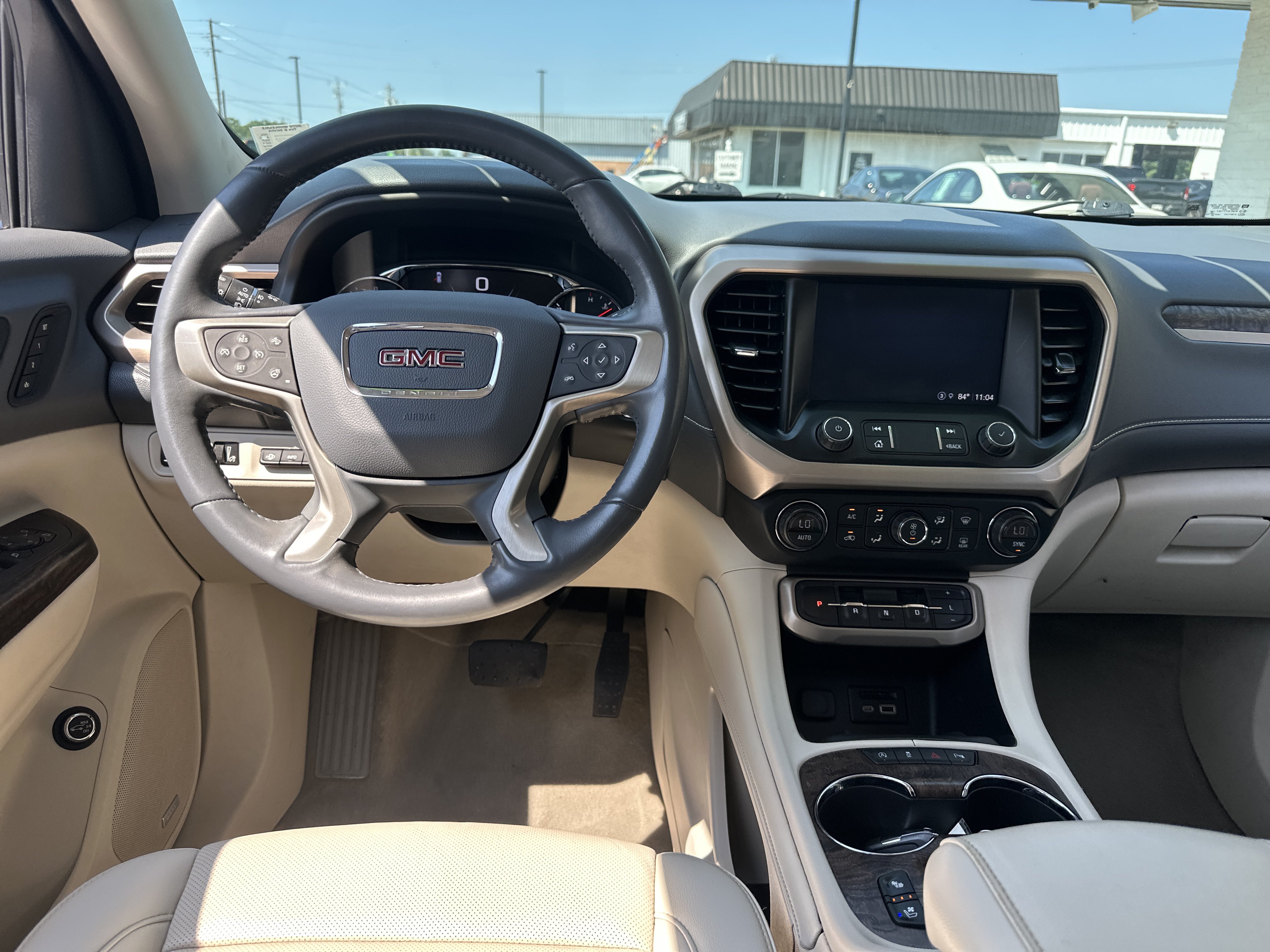 Used 2021 GMC Acadia Denali w/ Denali Technology Package FWD image 11