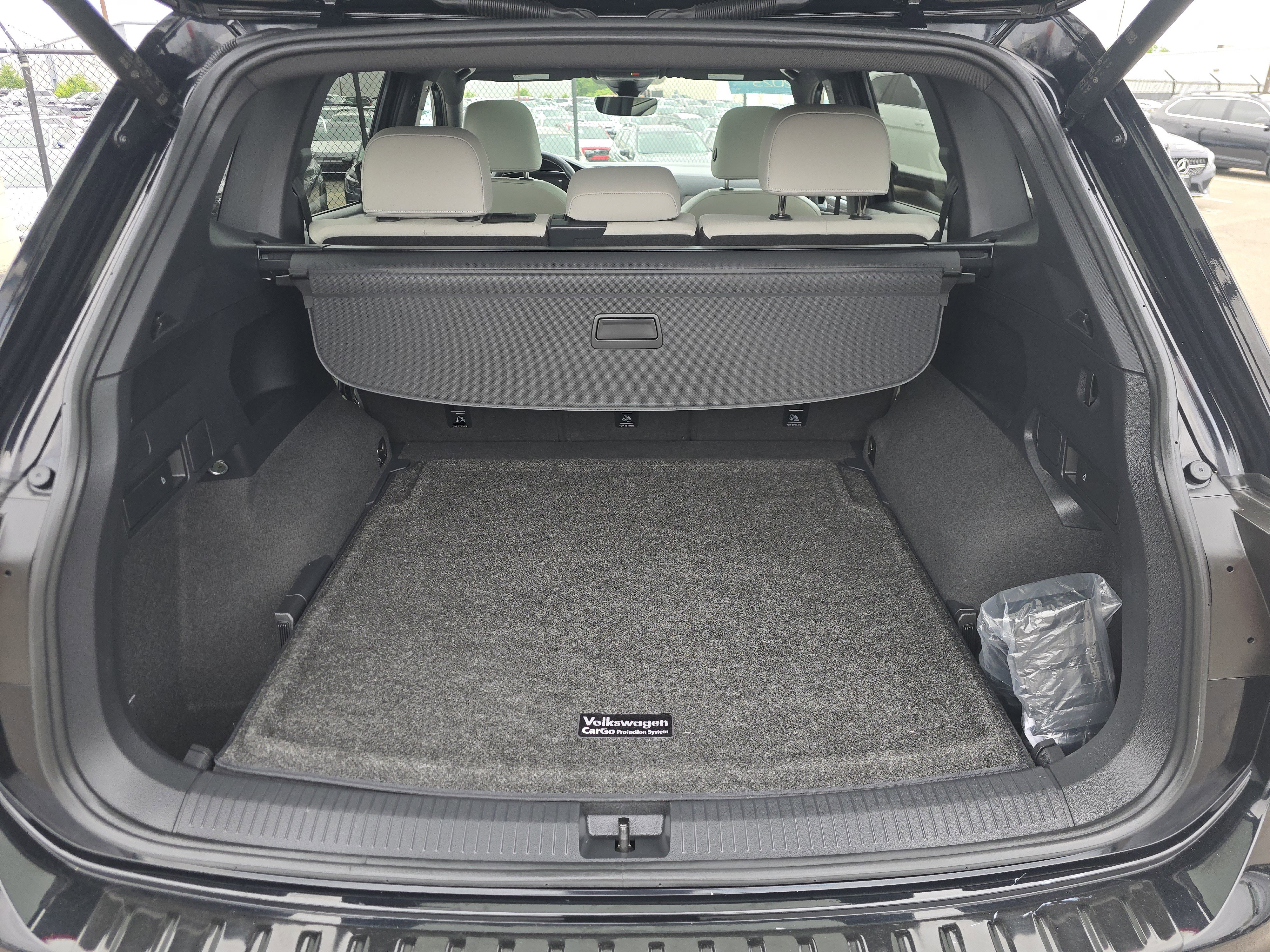 Certified 2023 Volkswagen Tiguan SE R-Line AWD/4WD image 18