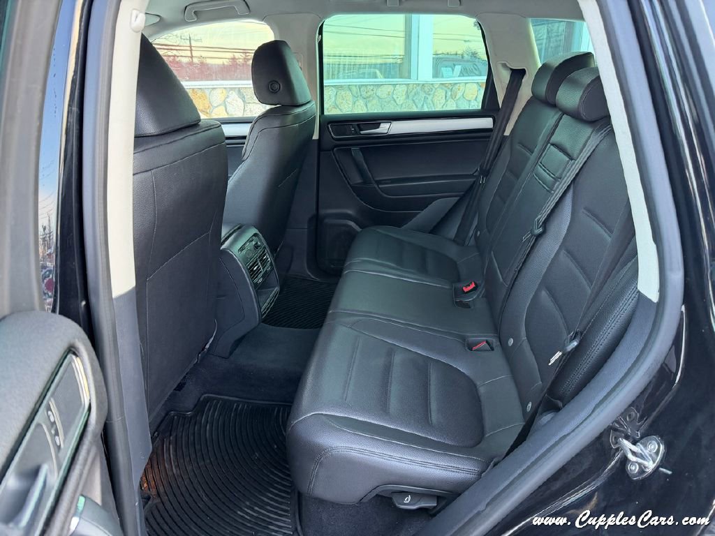 Used 2017 Volkswagen Touareg Sport AWD/4WD image 7