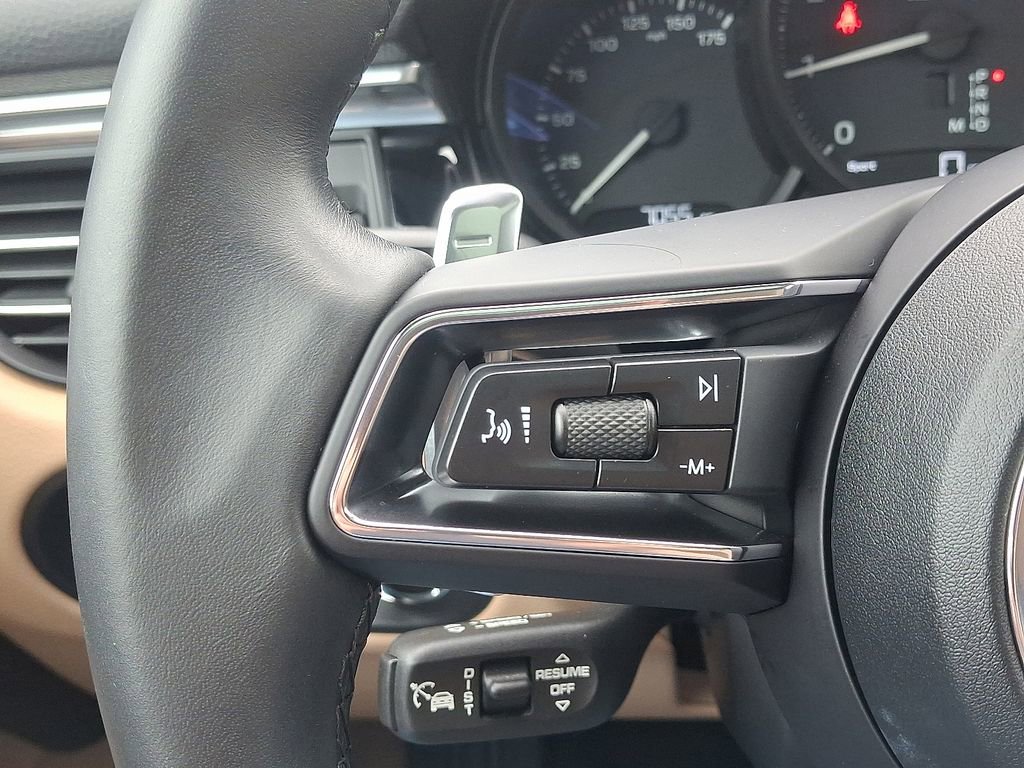 Certified 2025 Porsche Macan image 24