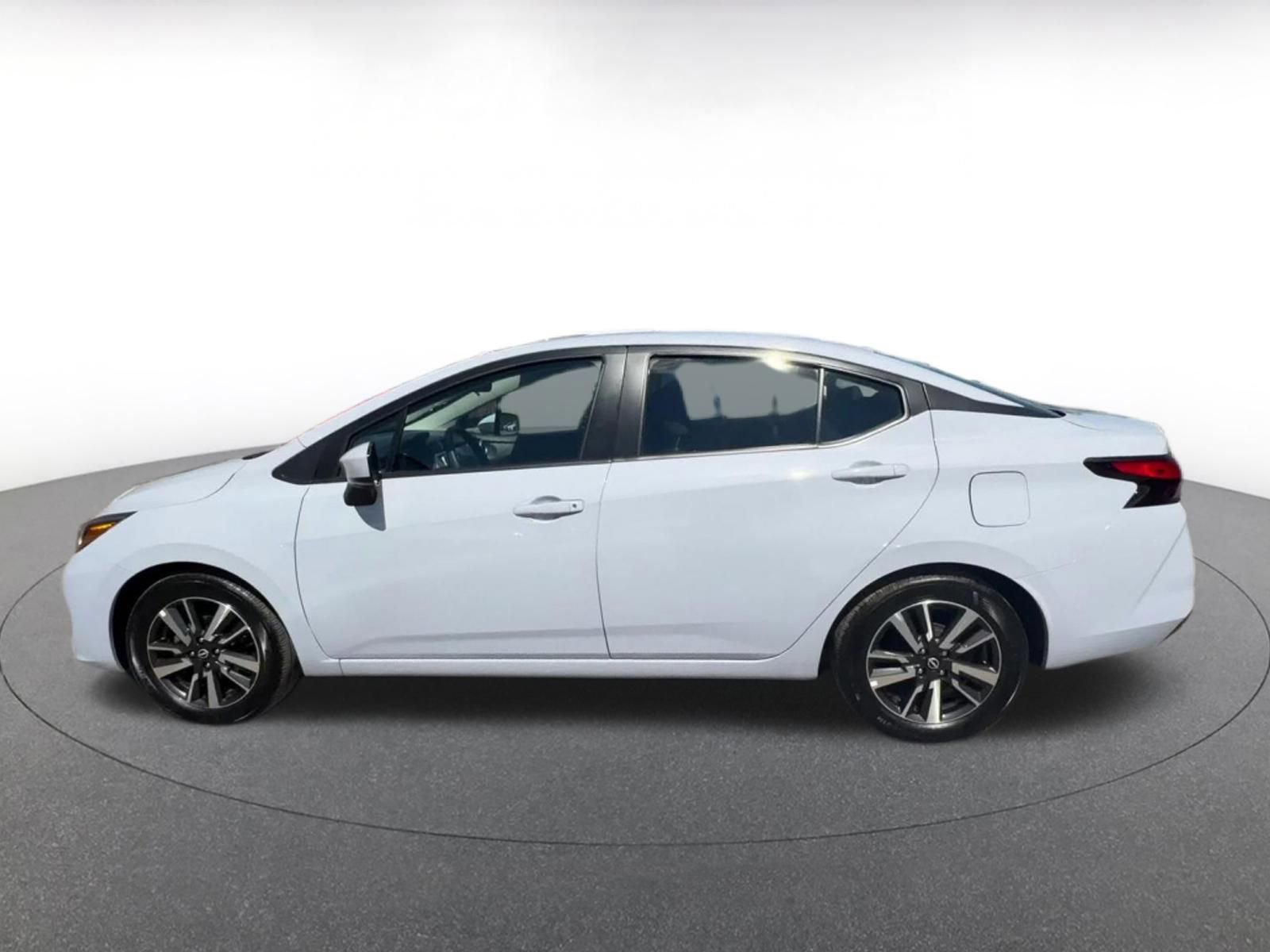 Used 2025 Nissan Versa SV FWD image 9