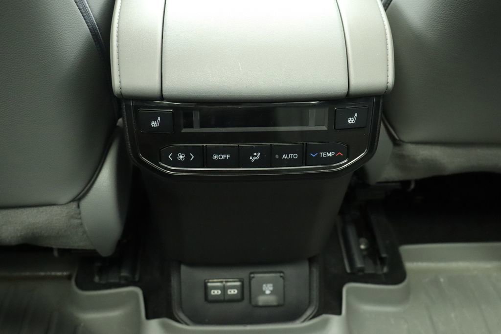 Used 2022 Toyota Highlander Platinum AWD/4WD image 27
