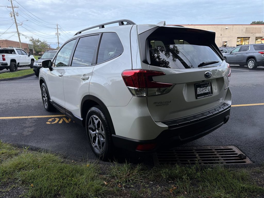 Certified 2023 Subaru Forester Premium AWD/4WD image 6