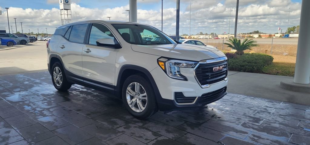 Used 2024 GMC Terrain SLE image 4