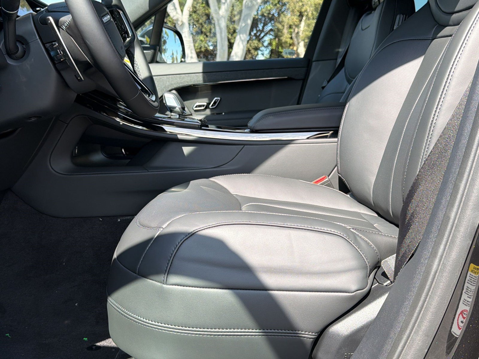 New 2027 Land Rover Range Rover Sport SE AWD/4WD image 5