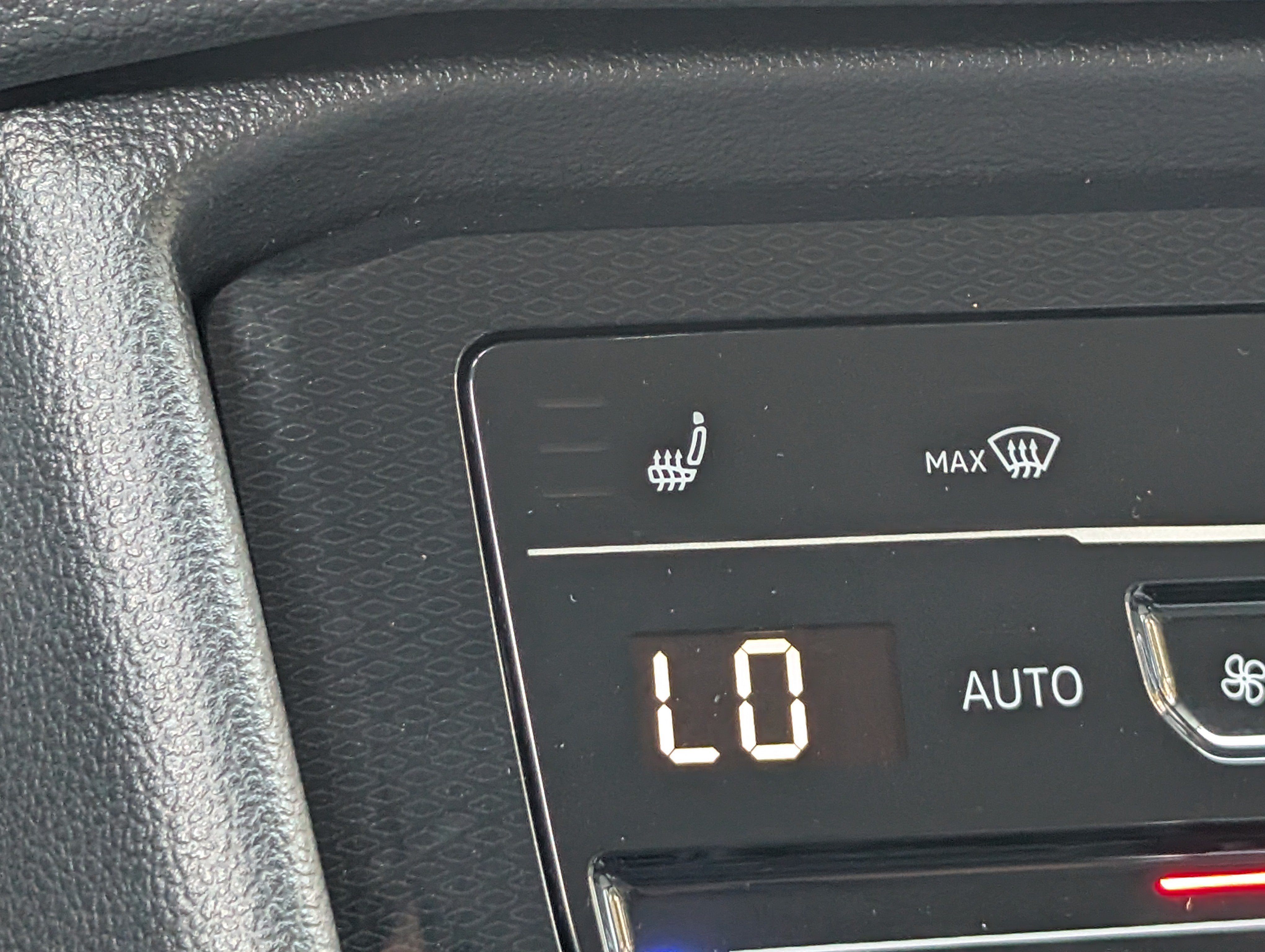 Used 2025 Volkswagen Taos SE AWD/4WD image 31