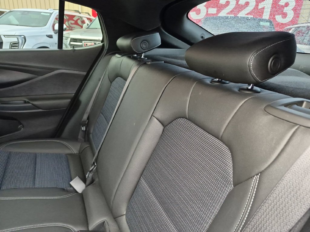 Used 2025 Buick Envista Preferred w/ Convenience I Package FWD image 26