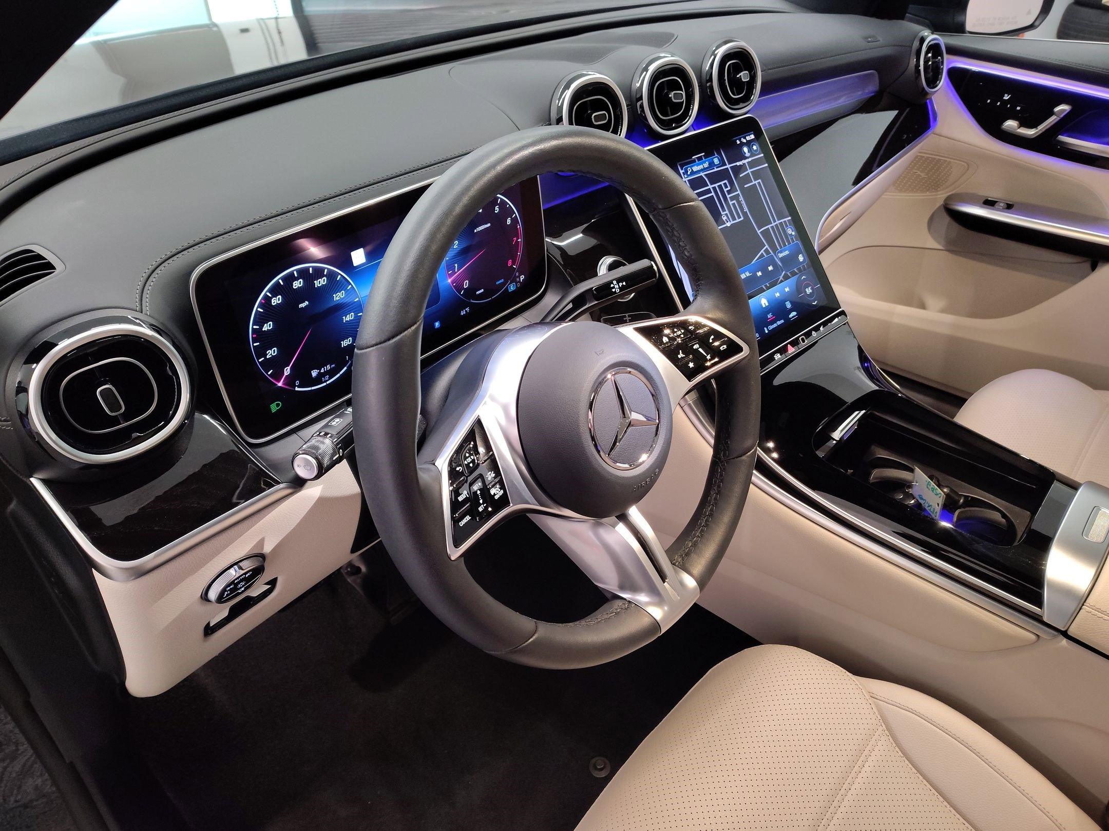 Used 2024 Mercedes-Benz GLC 300 4MATIC image 4