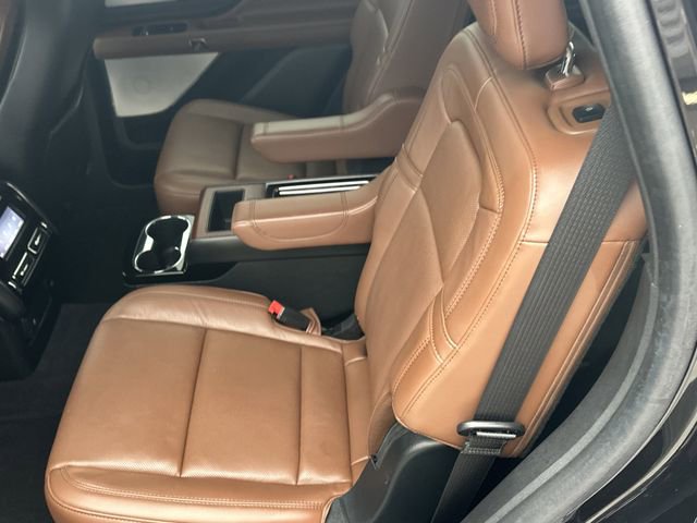 Certified 2023 Lincoln Aviator Reserve w/ Equipment Group 201A image 13