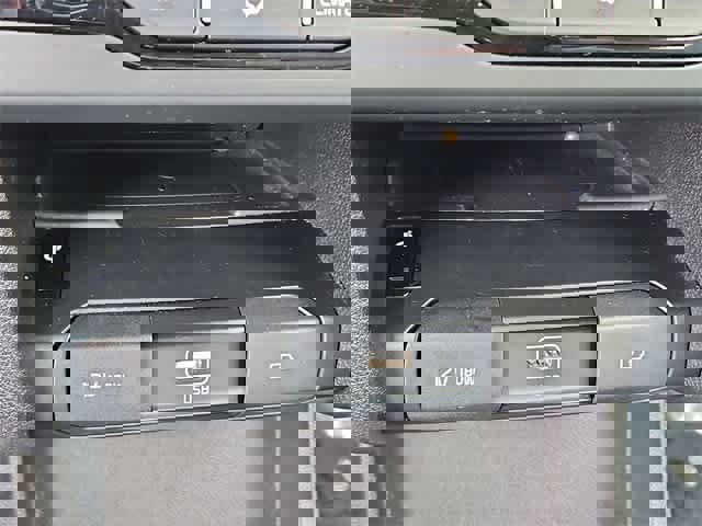 Used 2022 Kia Niro EX image 32