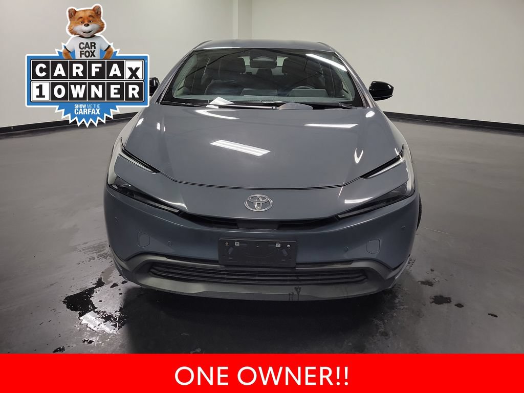 Used 2023 Toyota Prius LE FWD image 3