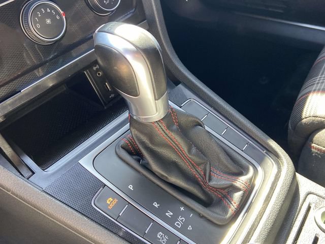 Used 2017 Volkswagen Golf 4-Door FWD image 29