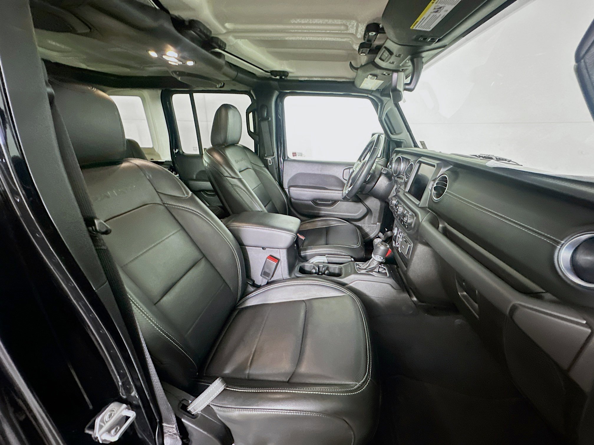 Used 2022 Jeep Wrangler Sahara image 30