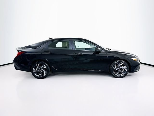 Certified 2025 Hyundai Elantra SEL FWD image 10