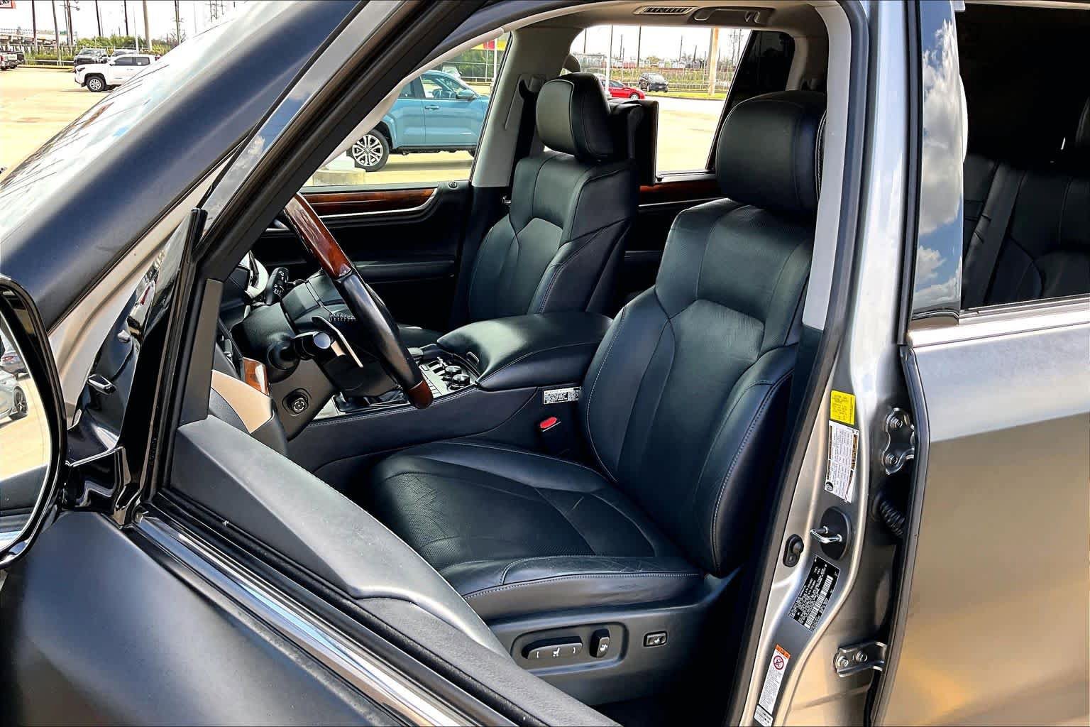 Used 2019 Lexus LX 570 4WD w/ Luxury Package image 8
