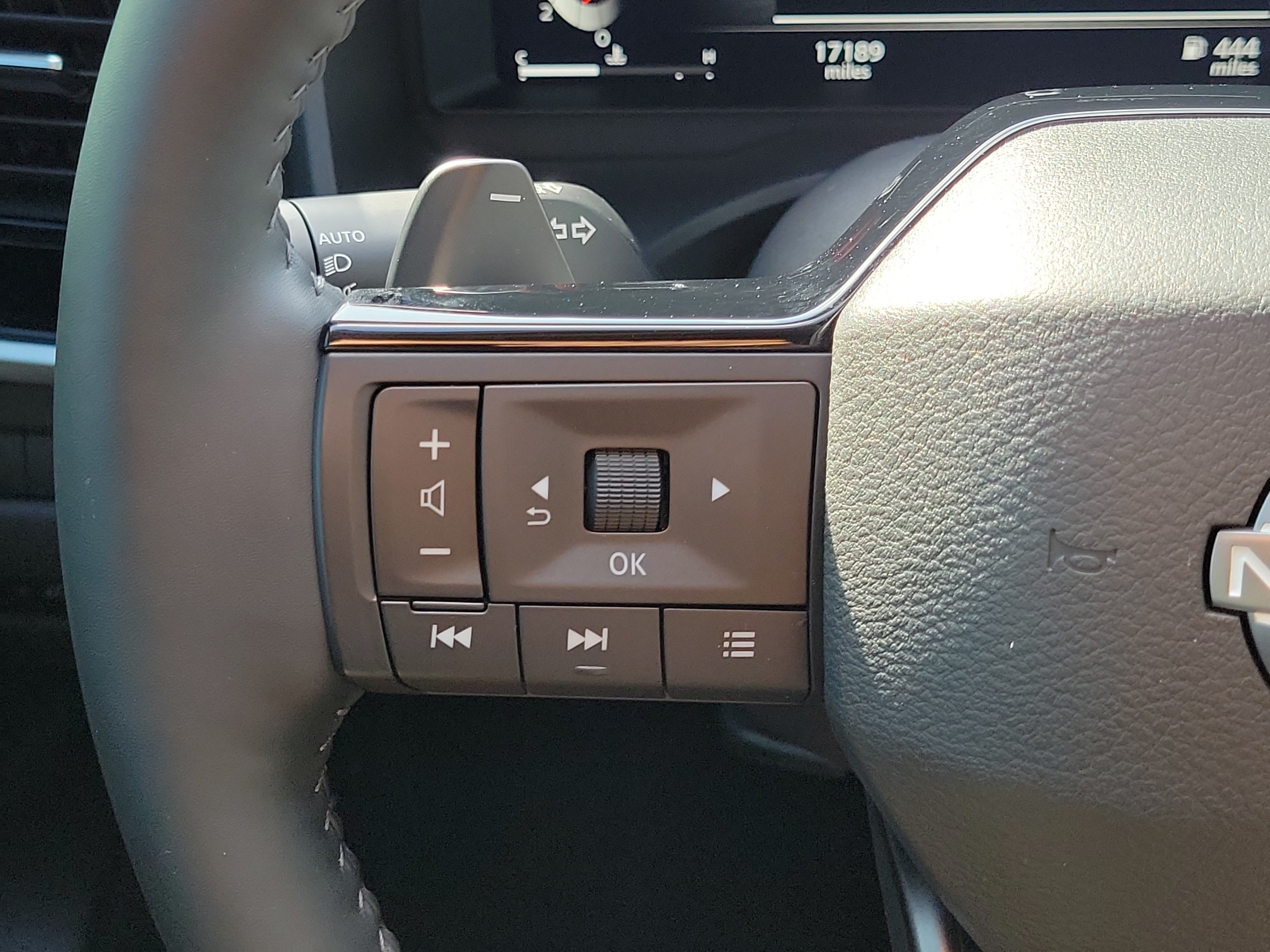 Certified 2025 Nissan Rogue SL FWD image 24