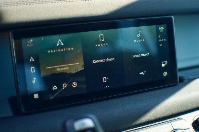 Used 2020 Land Rover Defender 110 SE image 28