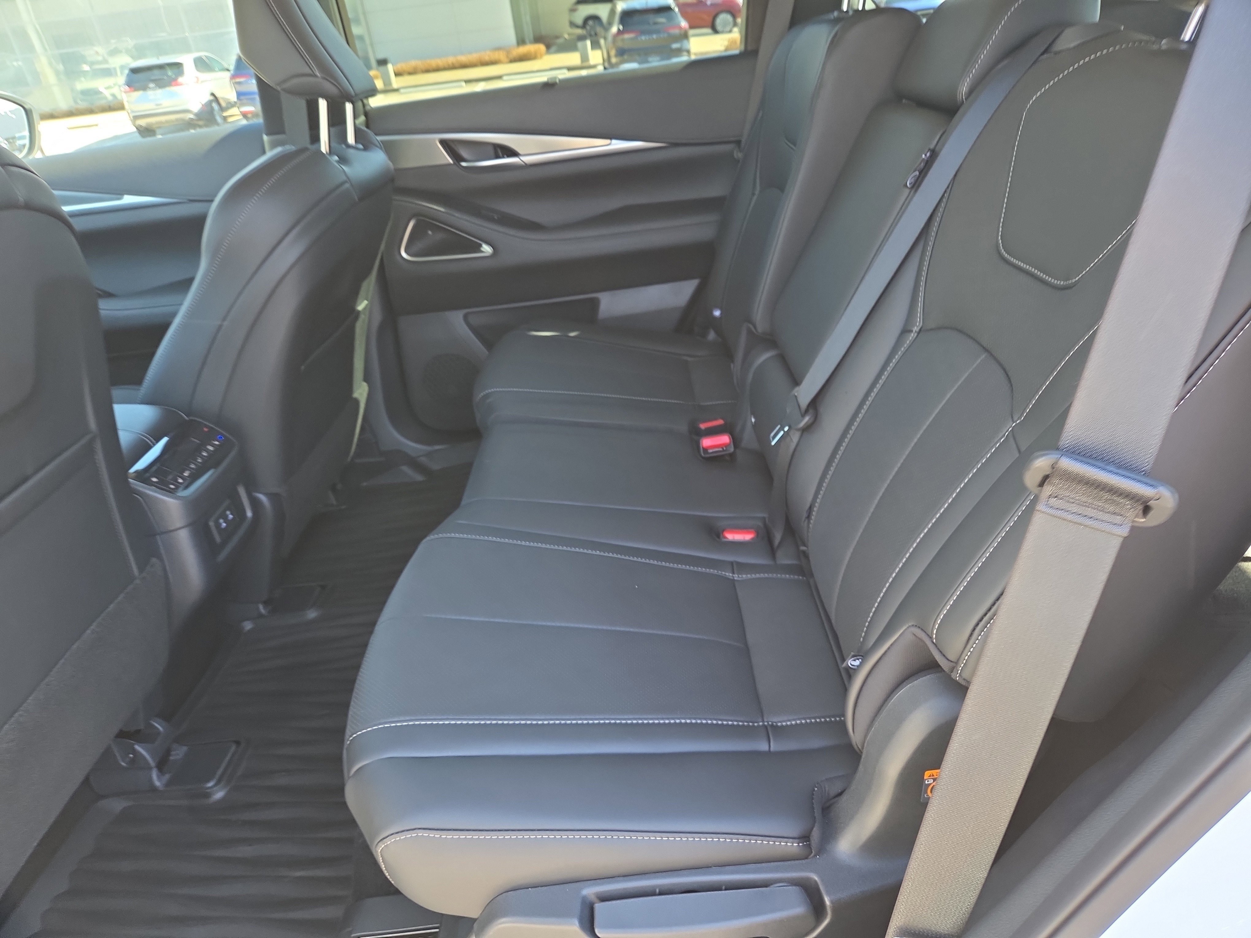 Used 2026 INFINITI QX60 Luxe w/ Cargo Package image 7