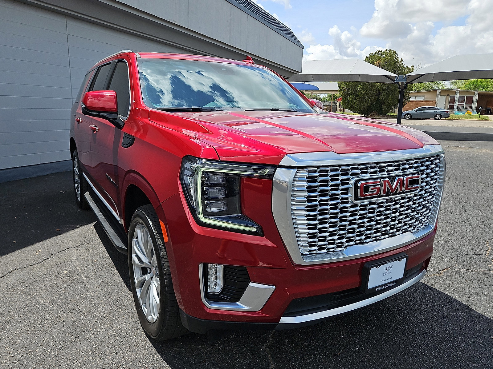 Used 2024 GMC Yukon Denali w/ Advanced Technology Package AWD/4WD image 5
