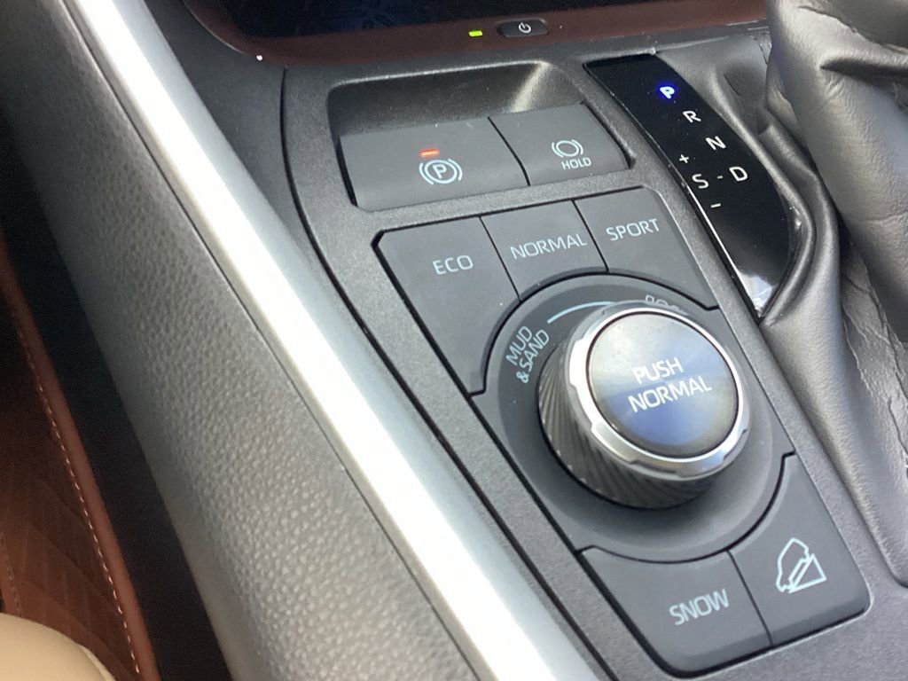 Used 2025 Toyota RAV4 Limited w/ Advanced Technology Package image 18