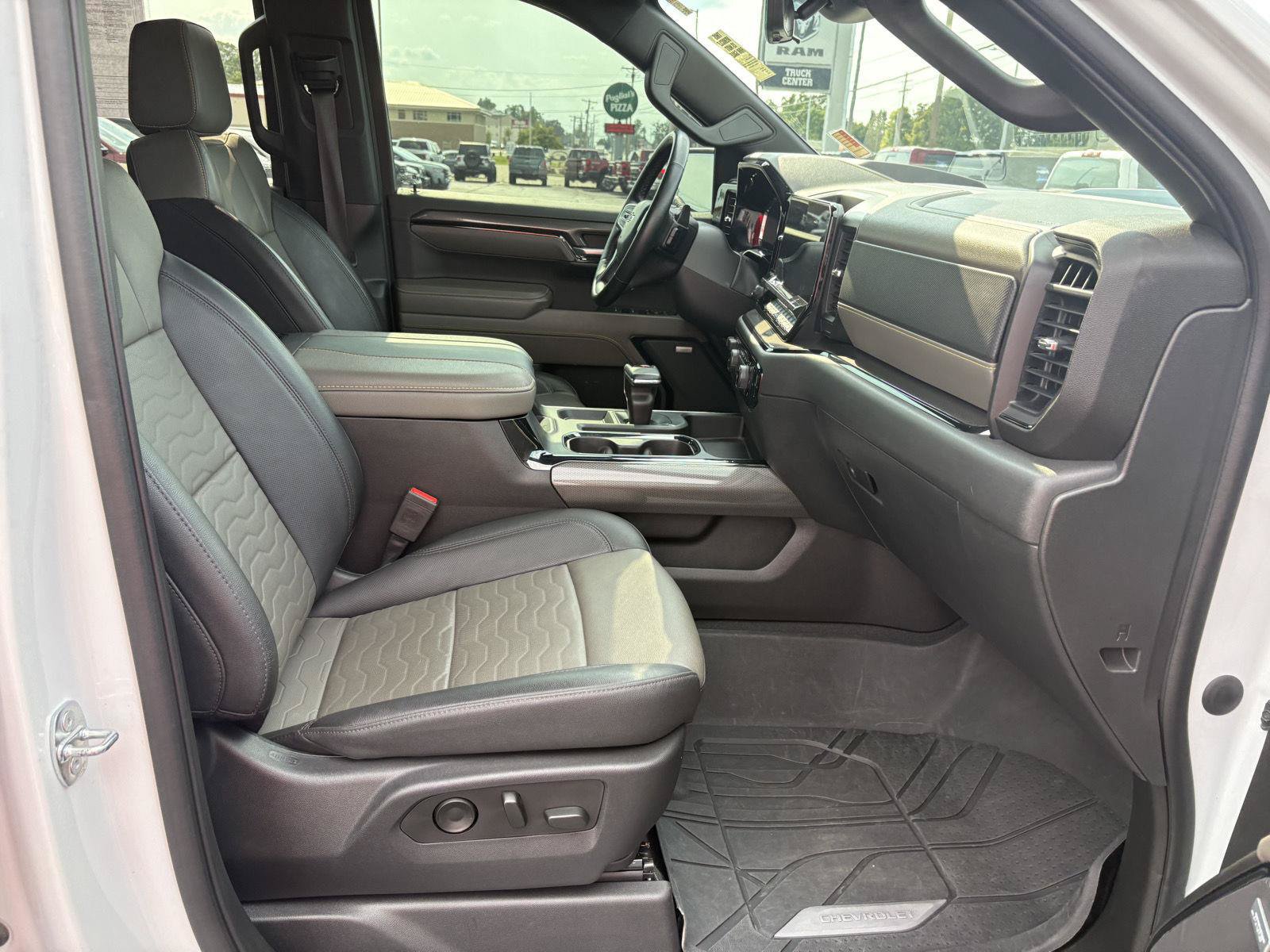 Used 2023 Chevrolet Silverado 1500 ZR2 w/ Technology Package AWD/4WD image 18