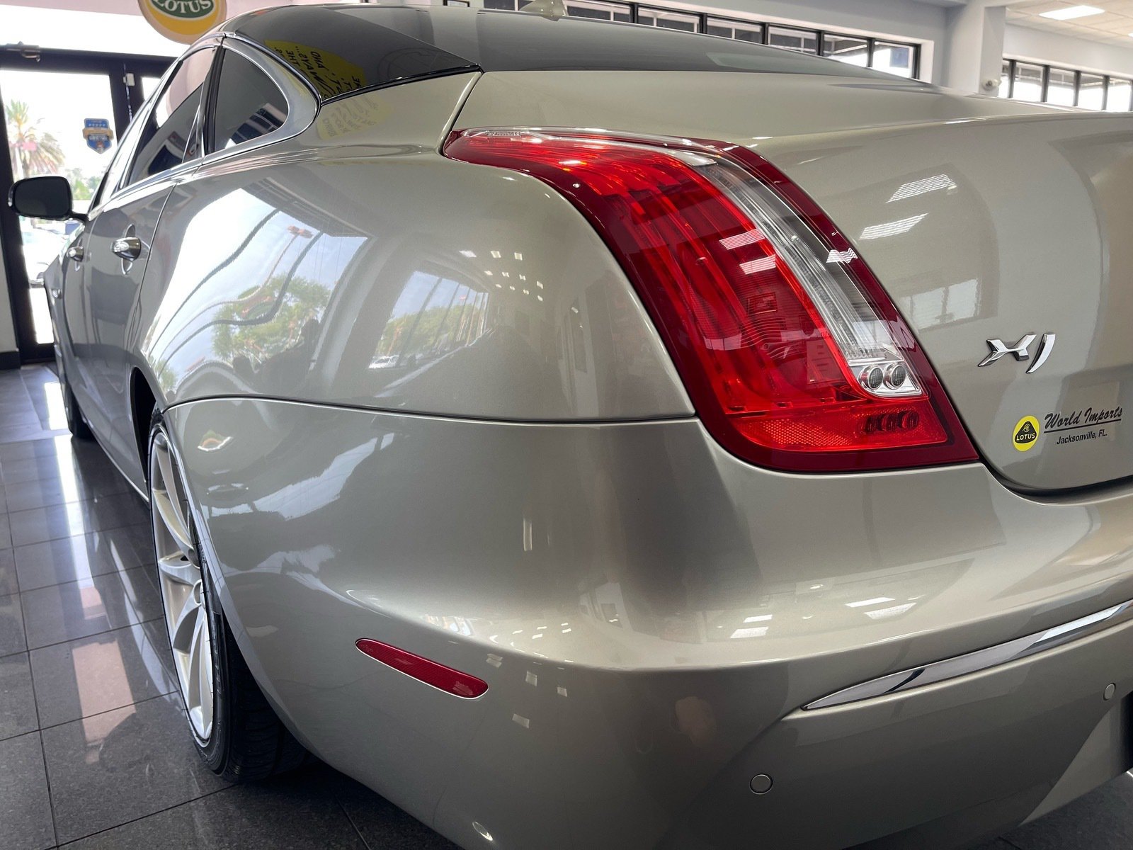 Used 2013 Jaguar XJ RWD image 15
