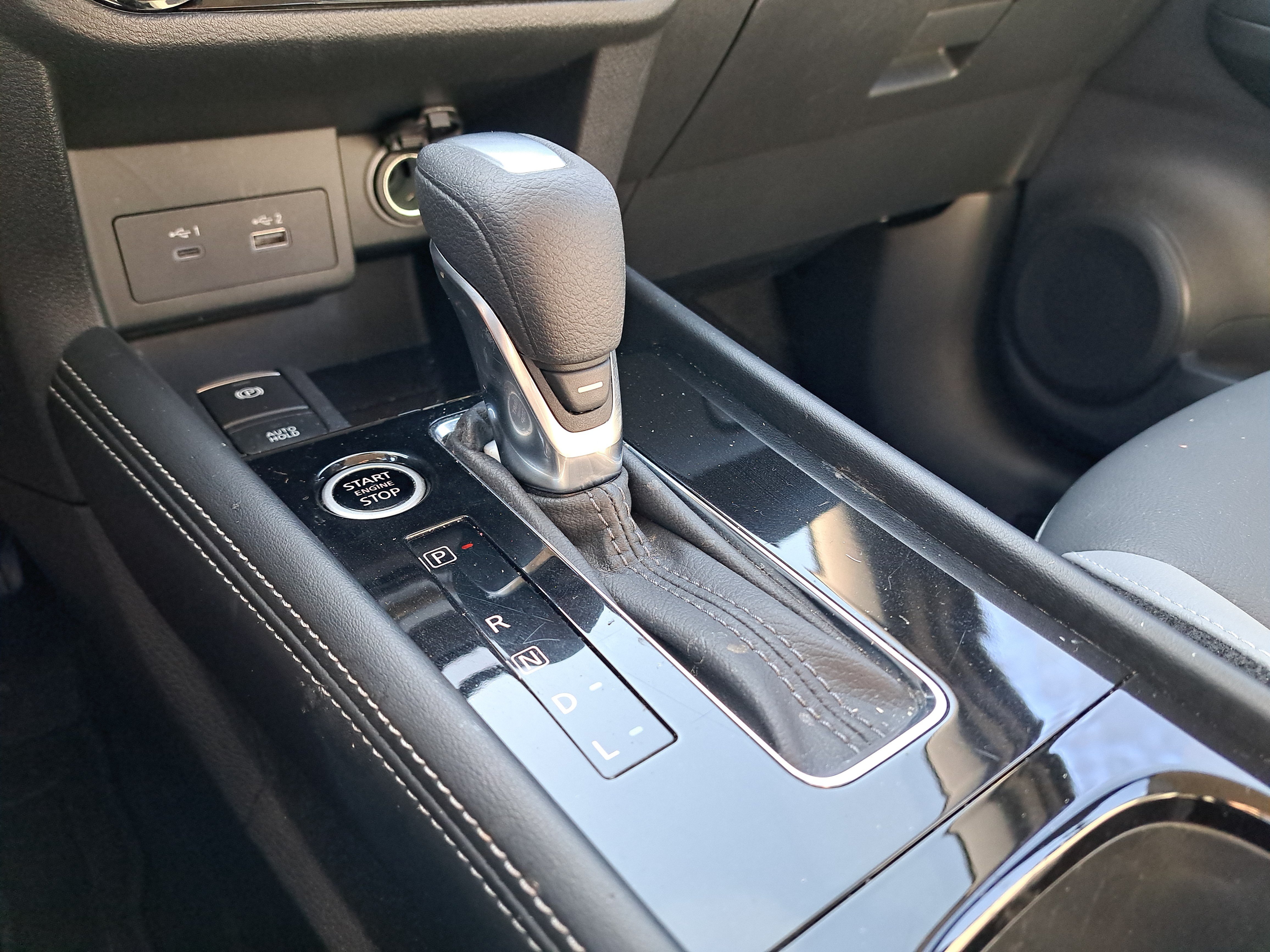 Certified 2024 Nissan Kicks SR w/ SR Premium Package FWD image 31