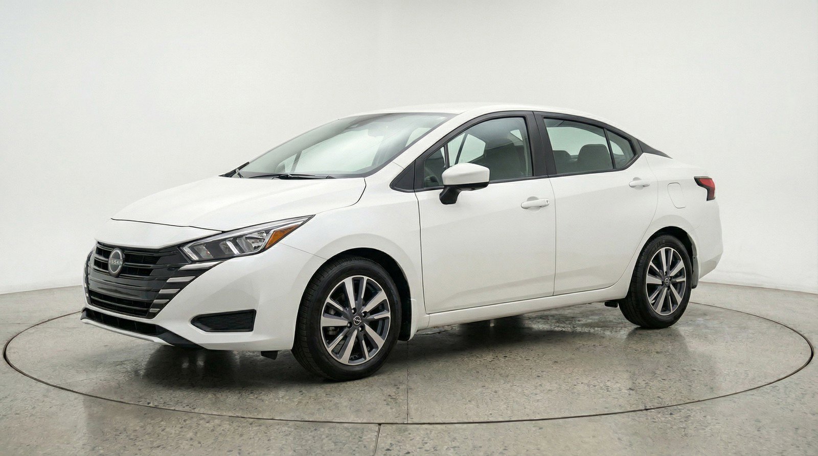 Used 2025 Nissan Versa SV image 3