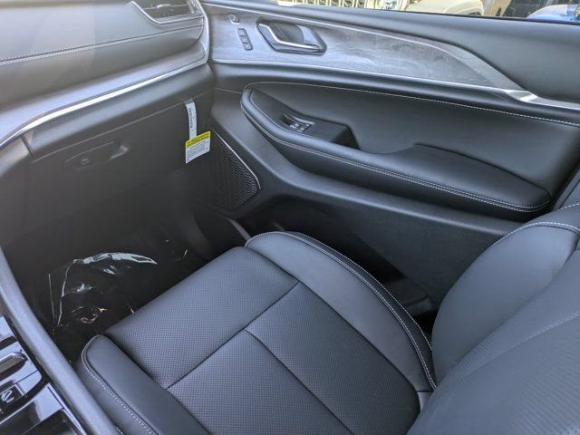 New 2025 Jeep Grand Cherokee L Overland w/ Advanced Protech Group III AWD/4WD image 14