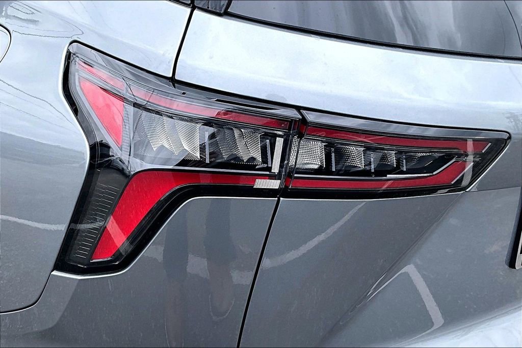 Used 2025 Chevrolet Equinox LT image 40