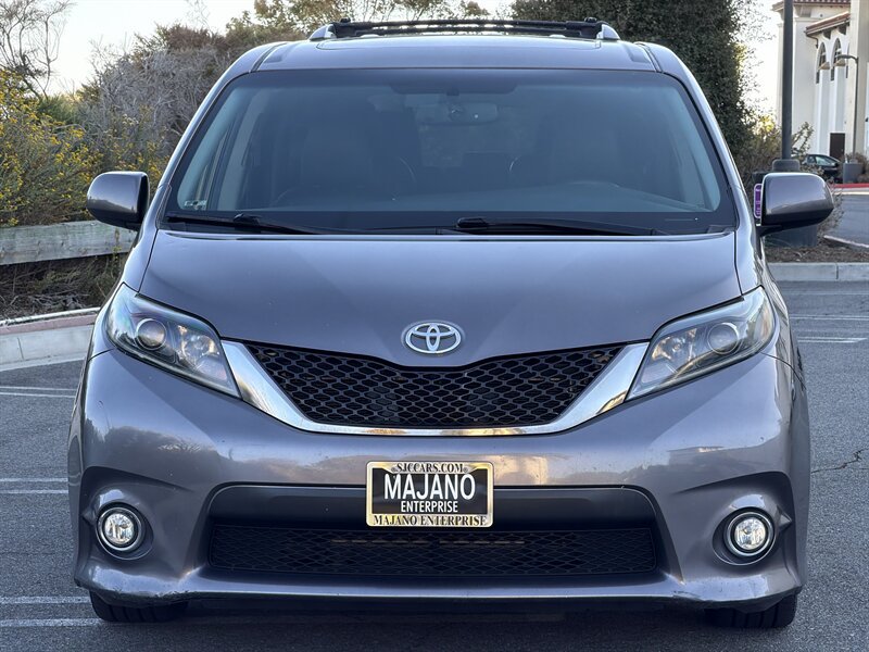 Used 2016 Toyota Sienna SE Premium FWD image 9