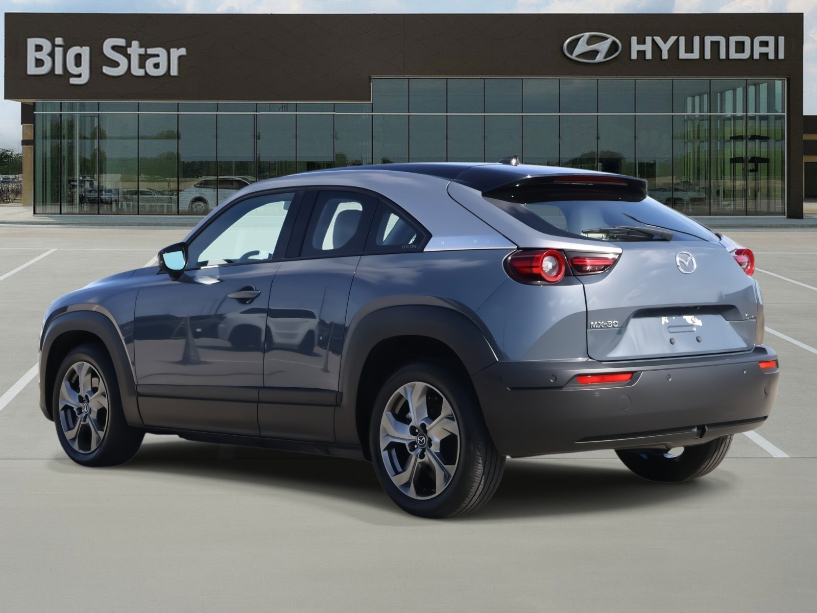 Used 2022 MAZDA MX-30 Electric w/ Premium Plus Pkg image 3