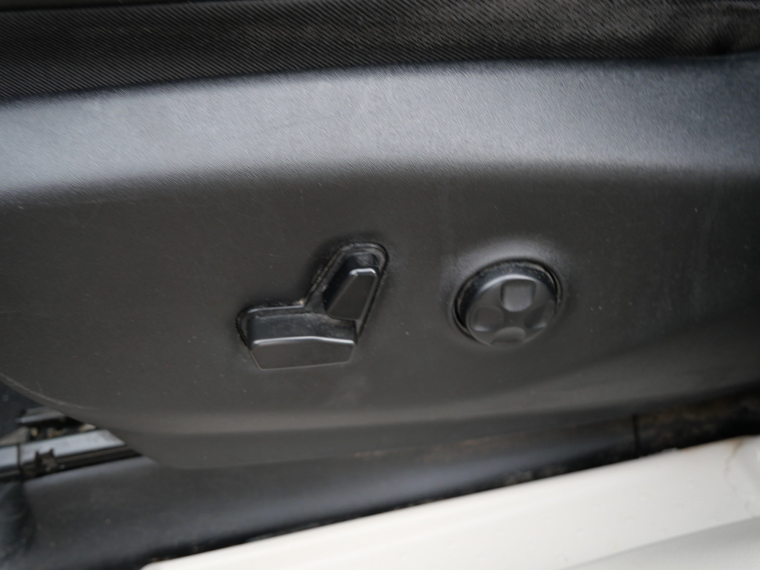 Used 2021 Chrysler Pacifica Limited w/ Uconnect Theater Family Group FWD image 26