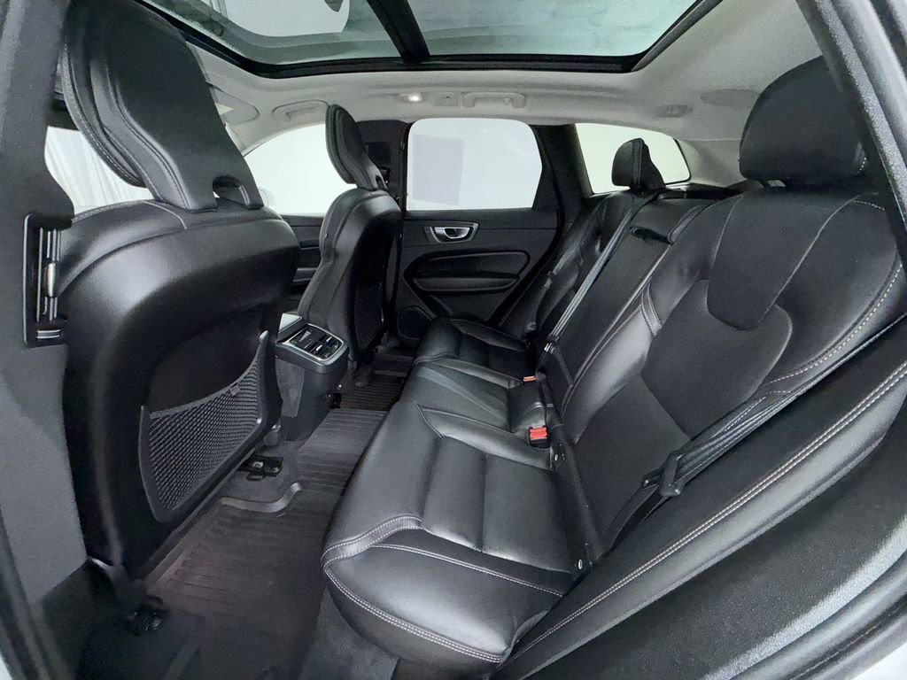 Used 2023 Volvo XC60 B5 Ultimate w/ Climate Package image 12