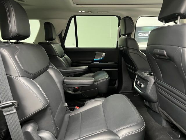 Used 2025 Ford Expedition Platinum image 52