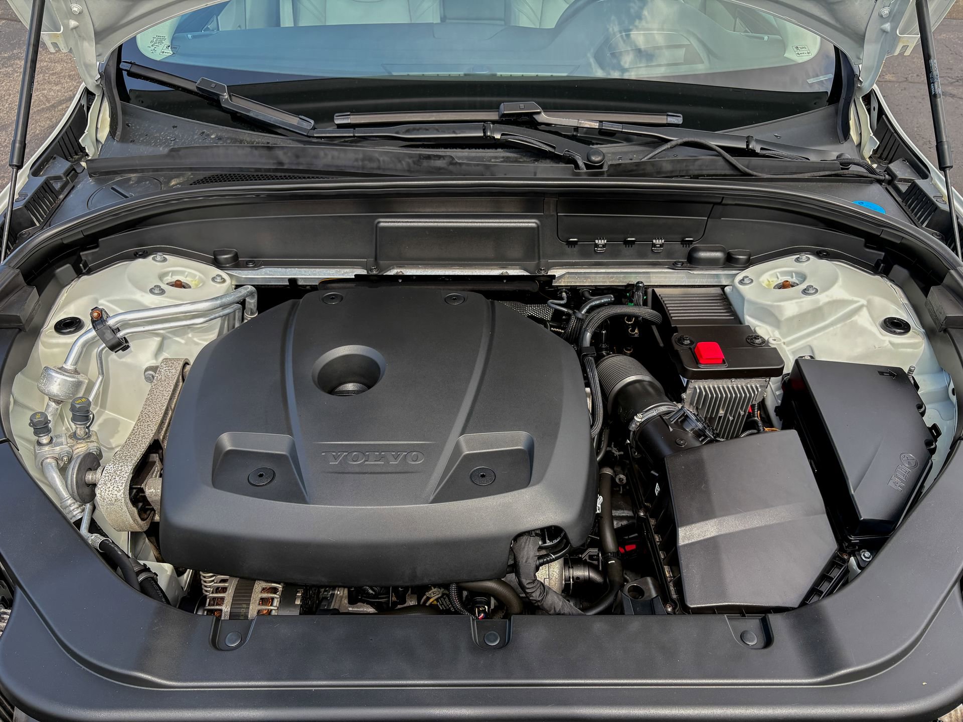 Used 2021 Volvo XC60 T5 Momentum w/ Advanced Package image 32