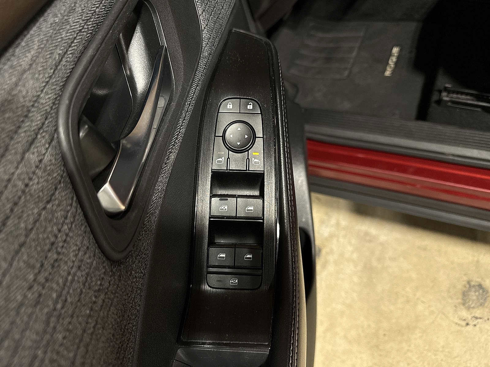 Used 2023 Nissan Rogue SV image 22